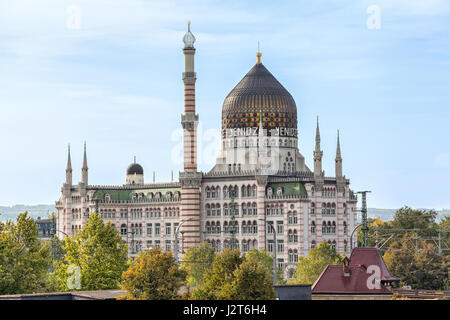 Yenidze ist eine ehemalige Tabakfabrik in Dresden. Es ist im Stil der Moschee entworfen. Heutzutage, die es als Bürogebäude genutzt. Stockfoto