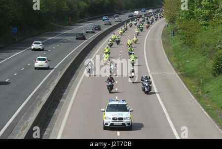 MOTORRADFAHRER IN DER LIEBE REITEN AUSREITEN EREIGNIS AUF DEN M54 AUTOBAHN IN SHROPSHIRE UK Stockfoto