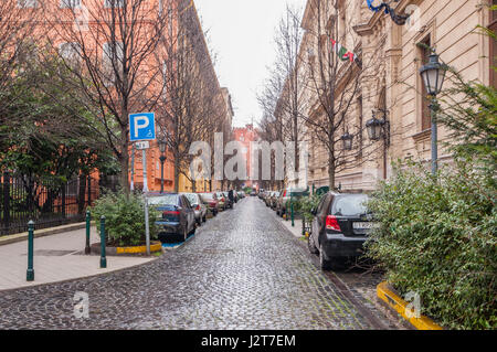 BUDAPEST, Ungarn - 21. Februar 2016: Blick auf die Reviczky Straße im Budapest Stockfoto