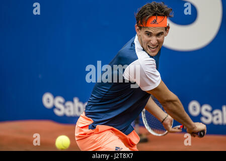 Barcelona, Katalonien, Spanien. 30. April 2017. DOMINIC THIEM (AUT) gibt den Ball zurück zu Rafael Nadal (ESP) während des Finales der "Barcelona Open Banc Sabadell" 2017. Nadal gewann 6:4, 6:1 Credit: Matthias Oesterle/ZUMA Draht/Alamy Live News Stockfoto