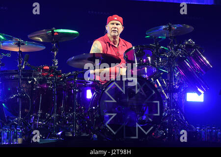 Miami, FL, USA. 29. April 2017. Chad Smith von den Red Hot Chili Peppers führt auf die AmericanAirlines Arena am 29. April 2017 in Miami, Florida. Bildnachweis: Mpi04/Medien Punch/Alamy Live-Nachrichten Stockfoto