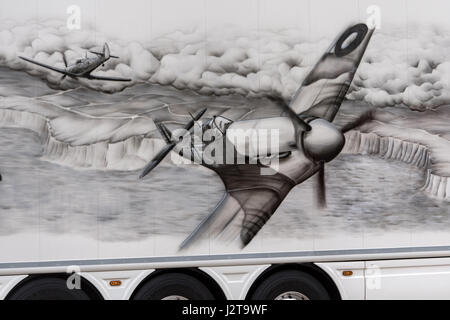 Peterborough, UK. 30. April 2017. Besucher verpackt Showground für die jährliche LKW Fest und Enjed Ständen, Stunts, LKW, TV-stars aus der Ice Road Truckers auf einen trockenen Start an den Wochenende und Feiertagen Credit: Clifford Norton/Alamy Live News Stockfoto