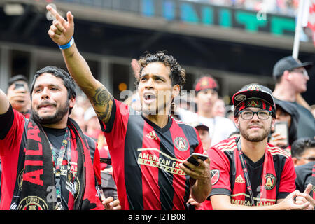 Atlanta, Georgia, USA. 30. April 2017. Atlanta United-Fans während des MLS Fußballspiels zwischen DC United und Atlanta United im Bobby Dodd Stadium auf Sonntag, 30. April 2017 in Atlanta, GA. Jacob Kupferman/CSM Credit: Cal Sport Media/Alamy Live News Stockfoto