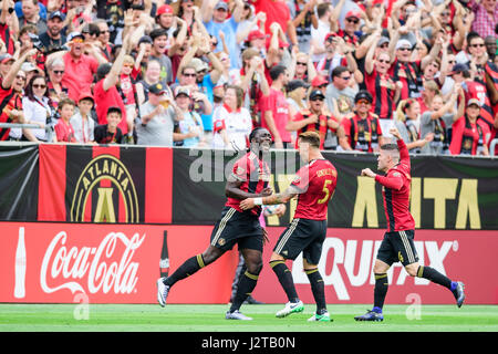 Atlanta, Georgia, USA. 30. April 2017. Atlanta nach vorn Kenwyne Jones (9) feiert sein Tor in der MLS Fußball-Spiel zwischen DC United und Atlanta United im Bobby Dodd Stadium am Sonntag, 30. April 2017 in Atlanta, GA. Jacob Kupferman/CSM Credit: Cal Sport Media/Alamy Live News Stockfoto