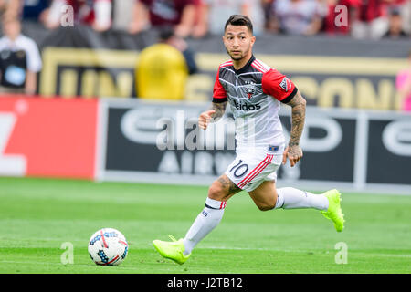 Atlanta, Georgia, USA. 30. April 2017. DC Mittelfeldspieler Luciano Acosta (10) während des MLS Fußballspiels zwischen DC United und Atlanta United im Bobby Dodd Stadium auf Sonntag, 30. April 2017 in Atlanta, GA. Jacob Kupferman/CSM Credit: Cal Sport Media/Alamy Live News Stockfoto