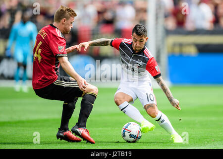 Atlanta, Georgia, USA. 30. April 2017. DC Mittelfeldspieler Luciano Acosta (10) während des MLS Fußballspiels zwischen DC United und Atlanta United im Bobby Dodd Stadium auf Sonntag, 30. April 2017 in Atlanta, GA. Jacob Kupferman/CSM Credit: Cal Sport Media/Alamy Live News Stockfoto