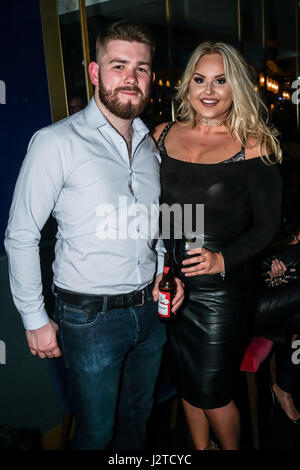 Zucker-Hütte, England, UK. 30. April 2017. Danielle Bird besuchen Reality TV Hochzeitspaar Karen & Peter Party im Sugar Hut, Brentwood, Essex, England. per Kreditkarte: siehe Li/Alamy Live News Stockfoto