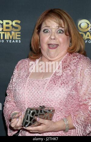 Pasadena, CA. 30. April 2017. Patrika Darbo im Ankunftsbereich für CBS Daytime Emmy After Party, Pasadena Conference Center, Pasadena, CA 30. April 2017. Bildnachweis: Priscilla Grant/Everett Collection/Alamy Live-Nachrichten Stockfoto