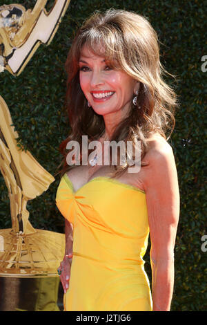 Pasadena, Kalifornien, USA. 30. April 2017. Susan Lucci auf der 44. Daytime Emmy Awards - Anreise an das Pasadena Civic Auditorium am 30. April 2017 in Pasadena, CA Credit: Kathy Hutchins / via ZUMA Draht/ZUMA Draht/Alamy Live-Nachrichten Stockfoto