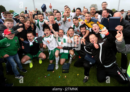 Bognor Regis, Großbritannien. 1. Mai 2017. Bognor Regis, Großbritannien. Bognor Regis Football Club im Bild feiert schlagen Dulwich Hamlet gewinnen das Ryman Football League Saison 2016-2107 Premier Division Play-off-Finale, um die nationale Liga Süd gefördert werden. Bildnachweis: Sam Stephenson/Alamy Live-Nachrichten Stockfoto