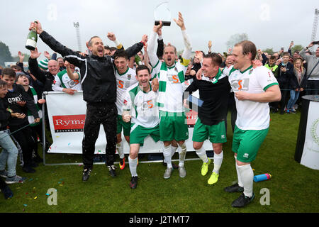 Bognor Regis, Großbritannien. 1. Mai 2017. Bognor Regis, Großbritannien. Bognor Regis Football Club im Bild feiert schlagen Dulwich Hamlet gewinnen das Ryman Football League Saison 2016-2107 Premier Division Play-off-Finale, um die nationale Liga Süd gefördert werden. Bildnachweis: Sam Stephenson/Alamy Live-Nachrichten Stockfoto