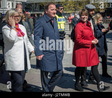 Malmö, Schweden, 1. Mai 2017. Der schwedische Ministerpräsident Stefan Löfven mit Malmö Bürgermeister Katrin Stjernfeldt Jammeh in traditionellen sozialdemokratischen Mai 1. Demonstration. Tommy Lindholm/Alamy Live-Nachrichten Stockfoto