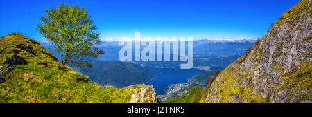 Blick auf die Stadt Lugano, San Salvatore Berg und Luganersee von Monte Generoso, Kanton Tessin, Schweiz Stockfoto