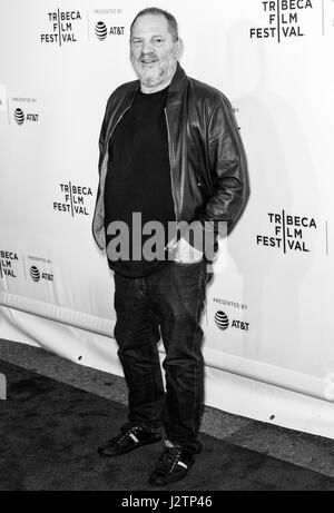 NEW YORK, NY - 28. April 2017: Film Produzent Harvey Weinstein besucht das "Reservoir Dogs" 25. Jahrestag Screening während 2017 Tribeca Film Festiva Stockfoto