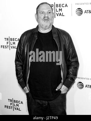 NEW YORK, NY - 28. April 2017: Film Produzent Harvey Weinstein besucht das "Reservoir Dogs" 25. Jahrestag Screening während 2017 Tribeca Film Festiva Stockfoto