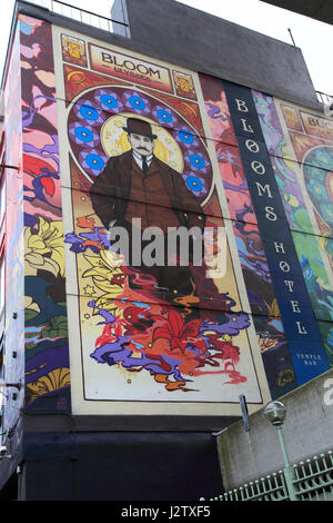 Wandbild an der Außenwand des Blooms Hotel, Dublin City Centre, Irland, Republik von Irland Stockfoto