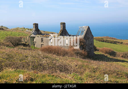 Aufgegeben von verfallenen Bauernhaus, aufbauend auf der Westküste von Cape Clear Island, County Cork, Irland, Republik Irland Stockfoto