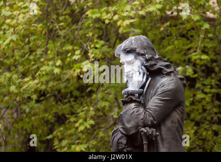 Blick auf Bristol, die auf Edward Colston, Philanthrop, Kaufmann und Sklavenhändler verweisen. Statue von Colston in Bristol Center Statuevandalised 2017 Stockfoto