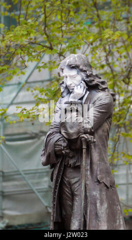 Blick auf Bristol, die auf Edward Colston, Philanthrop, Kaufmann und Sklavenhändler verweisen. Statue von Colston in Bristol Center Statuevandalised 2017 Stockfoto