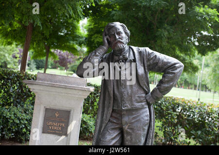 Statue von Giuseppe Verdi im Doña Casilda Park, Bilbao. Stockfoto