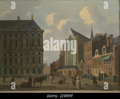 Dieses historische Bild zeigt einen Blick auf den Königlichen Palast und die Nieuwe Kerk (neue Kirche) vom Dam-Platz in Amsterdam. Die Architektur des Palastes und der Kirche repräsentiert bedeutende Elemente der niederländischen Geschichte, während der Dam-Platz ein wichtiger Ort im kulturellen und politischen Leben Amsterdams ist. Stockfoto