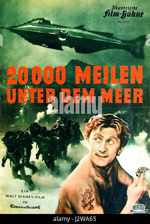 20.000 Meilen unter dem Meer (20.000 Meilen unter dem Meer) ist eine Verfilmung von Jules Vernes Roman aus dem Jahr 1950. Es erzählt die Geschichte von Kapitän Nemoâ Unterwasserfahrt an Bord des U-Bootes Nautilus, bei dem Themen Abenteuer und Technologie erforscht werden. Stockfoto