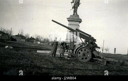 1941 wurde Taganrog, eine Stadt in der Sowjetunion, während des Zweiten Weltkriegs von Nazi-Deutschland besetzt. Dieses Ereignis markierte einen bedeutenden militärischen und geopolitischen Wandel in der Region, wobei Taganrog im Krieg besetzt wurde und seine Auswirkungen auf die lokale Geschichte hatte. Stockfoto