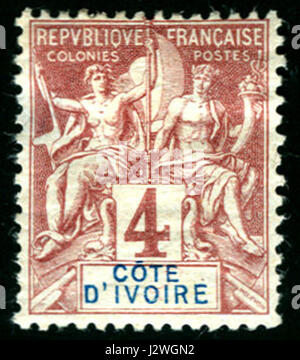 Die Marke „1892 CÃ d'Ivoire“ bezieht sich auf eine Briefmarke, die 1892 von der Elfenbeinküste (heute d'Ivoire) ausgegeben wurde. Die Briefmarke im Wert von 4 Centimes ist ein Stück Postgeschichte aus dem französischen Kolonialafrika. Stockfoto