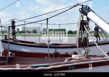 Segel Schiff im Hafen von Antwerpen während Abreisetag groß Schiffe Rennen am 10. Juli 2016 in Antwerpen, Belgien Stockfoto