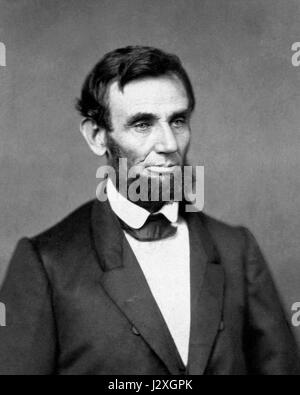 Ein Foto von Abraham Lincoln aus dem Jahr 1861, das als „O-55“-Porträt identifiziert wurde, liefert eine historische Aufzeichnung des Auftritts des US-Präsidenten zu Beginn seiner Präsidentschaft. Stockfoto