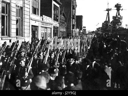 Britische Besetzung Truppen marschieren in Galata Stockfoto