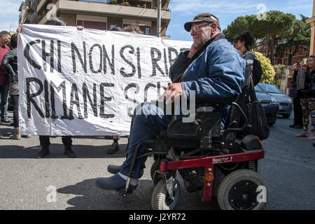 Rom, Italien. 1. Mai 2017. Anti-rassist Solidarität Demonstration am 1. Mai für die Straßen der multiethnischen Bezirk Torpignattara. Bildnachweis: Patrizia Cortellessa/Pacific Press/Alamy Live-Nachrichten Stockfoto