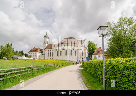 STEINGADEN, Deutschland - 5. Juni 2016: Blick auf berühmte ovale Rokoko Wallfahrt Kirche von Wies, Bavaria, Germany. Stockfoto