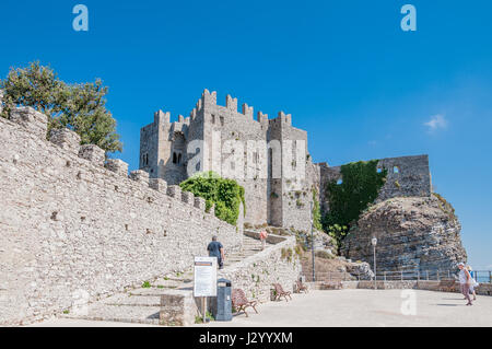 ERICE, Italien - 12. September 2015: Burg in Erice, Provinz von Trapani auf Sizilien Stockfoto