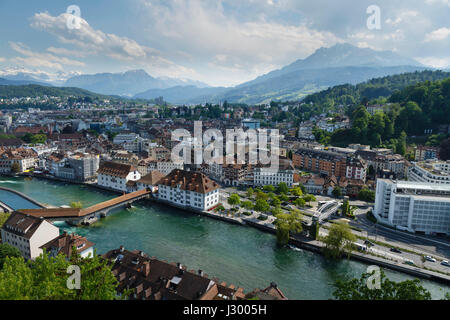 Blick über Luzern in Richtung der Alpen und dem Pilatus, Schweiz Stockfoto