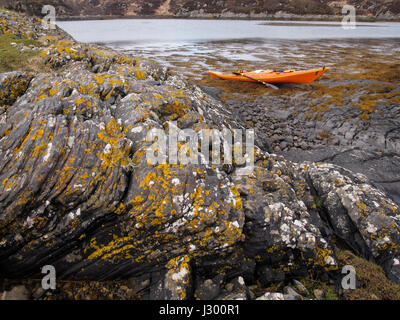 Kajak auf Oronsay, Loch Sunart, Schottland Stockfoto