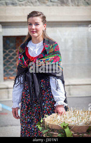 "Pasquali" ist einer alten und eindrucksvollen religiösen und Folklore-Zeremonie, die jedes Jahr in Bormio im oberen Veltlin am Ostersonntag stattfindet. Stockfoto