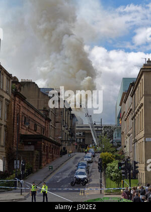 GSA Glasgow School of Art Feuer, das das alte Gebäude zerstört Stockfoto