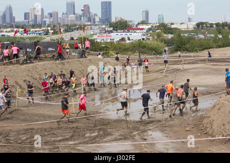 Konkurrenten der spartanischen Rennen in Calgary, Alberta, Kanada Stockfoto