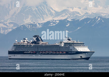 Kreuzfahrt Schiff in Ernüchterung Bucht in der Nähe von Hubbard Gletscher, Alaska. Stockfoto