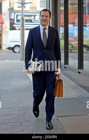 Ex-Kanzler George Osborne kommt an der London Evening Standard Büros in Northcliffe Haus in Kensington, London, wo er seine neue Rolle als Herausgeber der Zeitung startet. Stockfoto