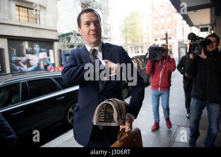 Ex-Kanzler George Osborne kommt an der London Evening Standard Büros in Northcliffe Haus in Kensington, London, wo er seine neue Rolle als Herausgeber der Zeitung startet. Stockfoto