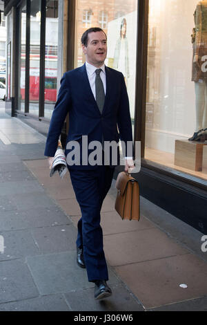 Ex-Kanzler George Osborne kommt an der London Evening Standard Büros in Northcliffe Haus in Kensington, London, wo er seine neue Rolle als Herausgeber der Zeitung startet. Stockfoto