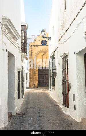 Lane in Arcos De La Frontera, die Capilla De La Misericordia, weißen Dörfer Andalusiens, Provinz Cádiz, Spanien Stockfoto