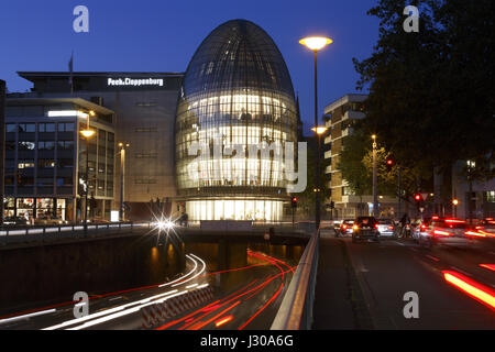 Deutschland, Köln, Kaufhaus Peek & Cloppenburg-Unternehmens, gebaut nach Plänen des Architekten Renzo Piano. Stockfoto