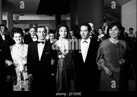 Der Titel bezieht sich auf Saadi Yacef, Picci und Gillo Pontecorvo, wahrscheinlich in Verbindung mit dem Film „die Schlacht von Algier“, der 1966 veröffentlicht wurde und sich auf den Algerienkrieg konzentriert. Stockfoto