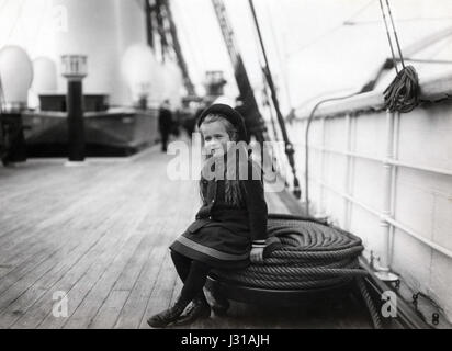 Anastasia Nikolajewna, die jüngste Tochter des Zaren Nikolaus II. Von Russland, ist an Bord der kaiserlichen Yacht Polar Star dargestellt. Das Foto spiegelt ihr Leben als Mitglied der russischen Königsfamilie vor ihrem tragischen Ende 1918 wider. Stockfoto