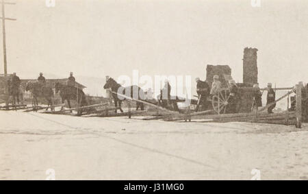 Dieser Titel bezieht sich auf eine historische Referenz oder ein militärisches Ereignis, das möglicherweise mit dem Aufstieg der Artillerie oder der Bewegung in einer Schlacht in Verbindung gebracht wird. Es bedarf weiterer Kontexte, um das spezifische Ereignis oder den historischen Bezug zu klären. Stockfoto