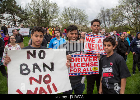 Detroit, Michigan, USA. 1. Mai 2017. Hunderte trat eine Rallye für Einwandererfamilien, boykottieren Arbeit, Schule und Einkaufsmöglichkeiten. Bildnachweis: Jim West/Alamy Live-Nachrichten Stockfoto