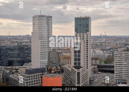 Berlin, Deutschland. 20. April 2017. Das Hotel "Motel One" (links) und Waldorf Astoria (rechts) am Bahnhof Zoo, am 20. April 2017. Foto: picture Alliance/Robert Schlesinger | weltweite Nutzung/Dpa/Alamy Live-Nachrichten Stockfoto